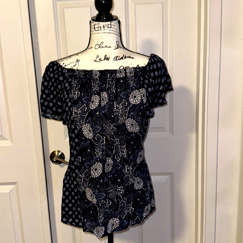 Like New Beautiful blue off the shoulders Dorsey Perkins blouse